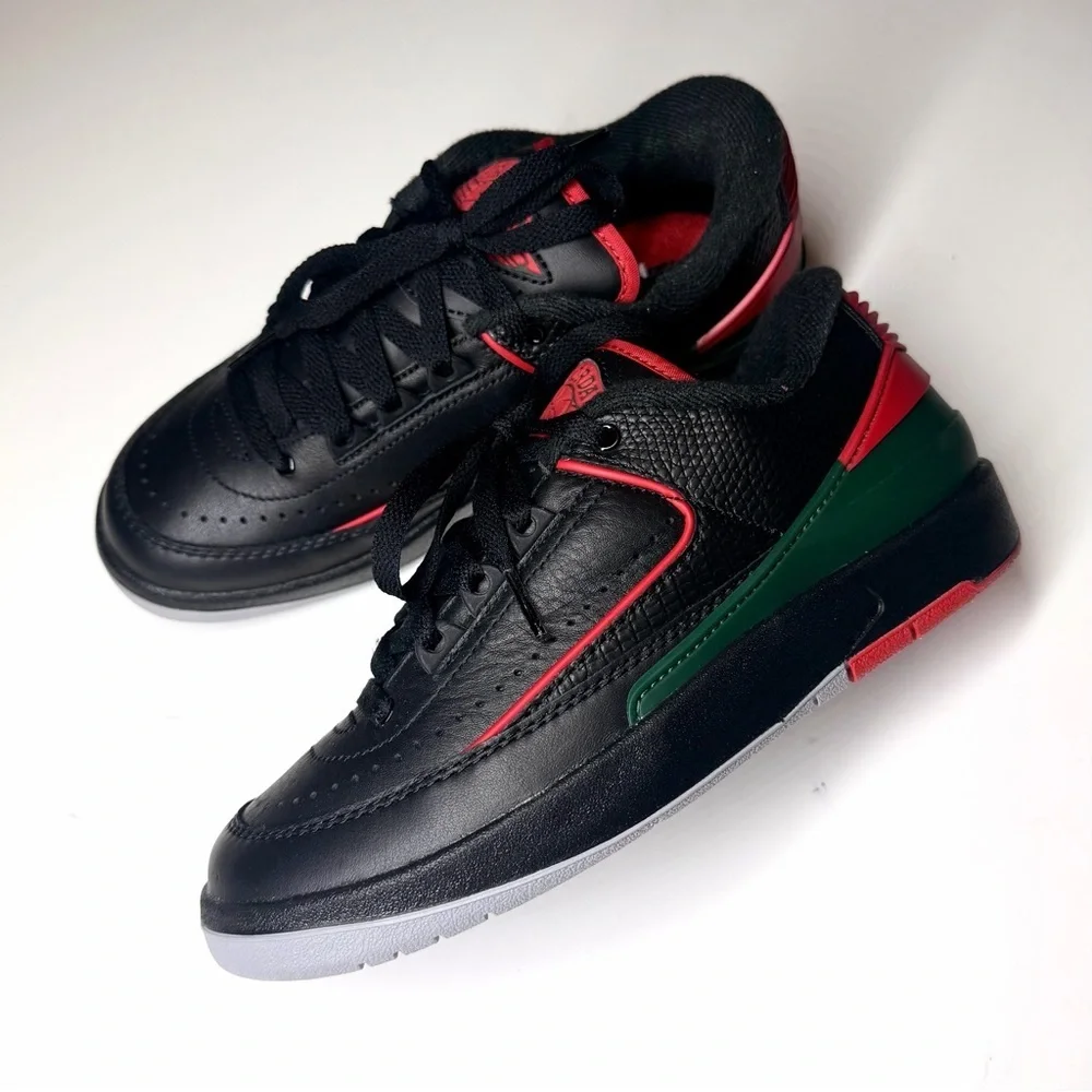 Nike Kids Air Jordan 2 Retro Low Christmas Black / Red Size- 4Y. FJ6869 006
